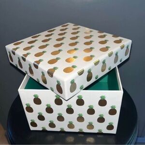 Decorative 7” pineapple box. Cute!
